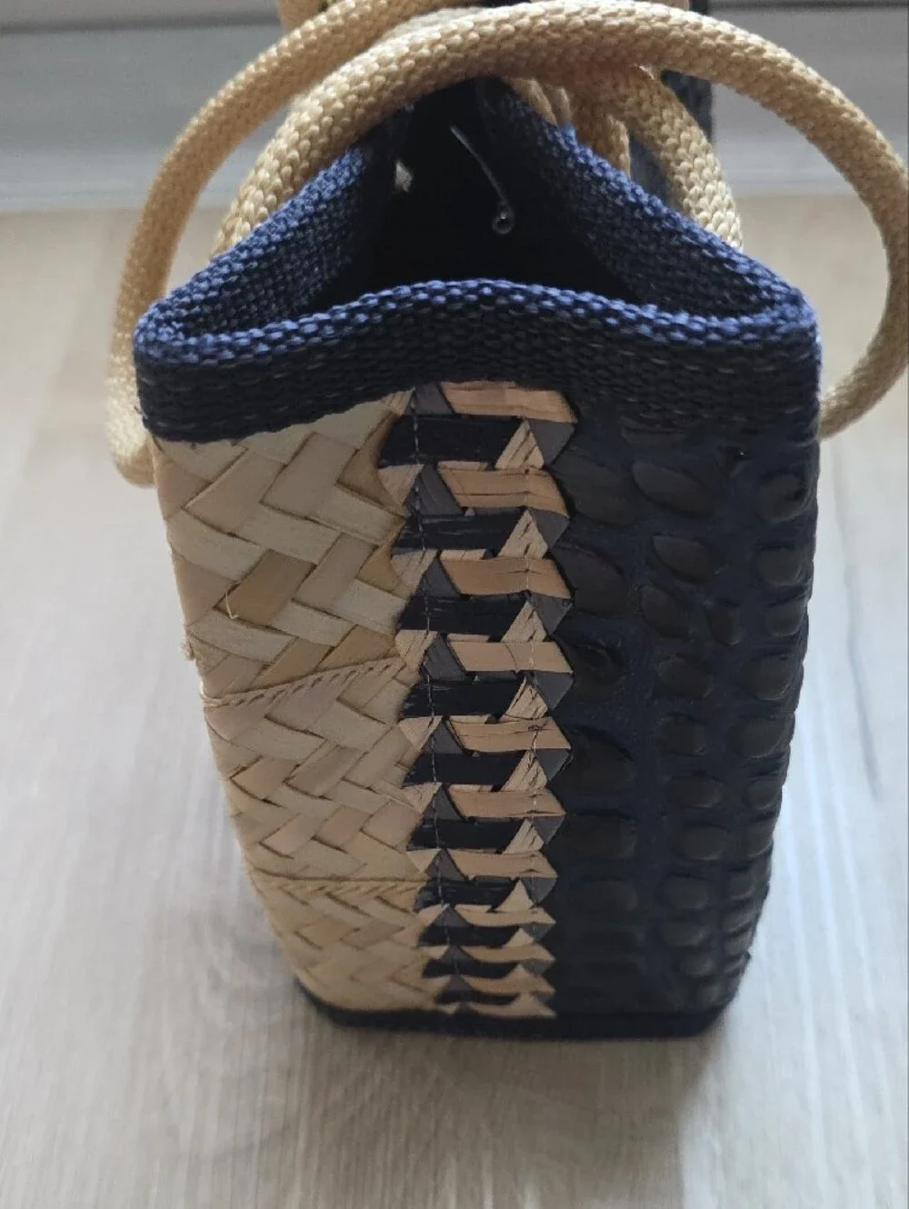 Eldena’s Collection Mini Navy Blue Croc Embossed Straw Tote Bag - Picture 7 of 9